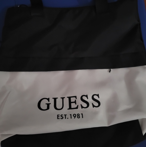 Brand new GUESS BAG - Picture 9 of 9